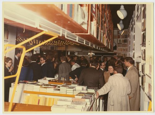 1967 - Inaugurazione della nuova libreria disegnata dall'architetto Italo Lupi